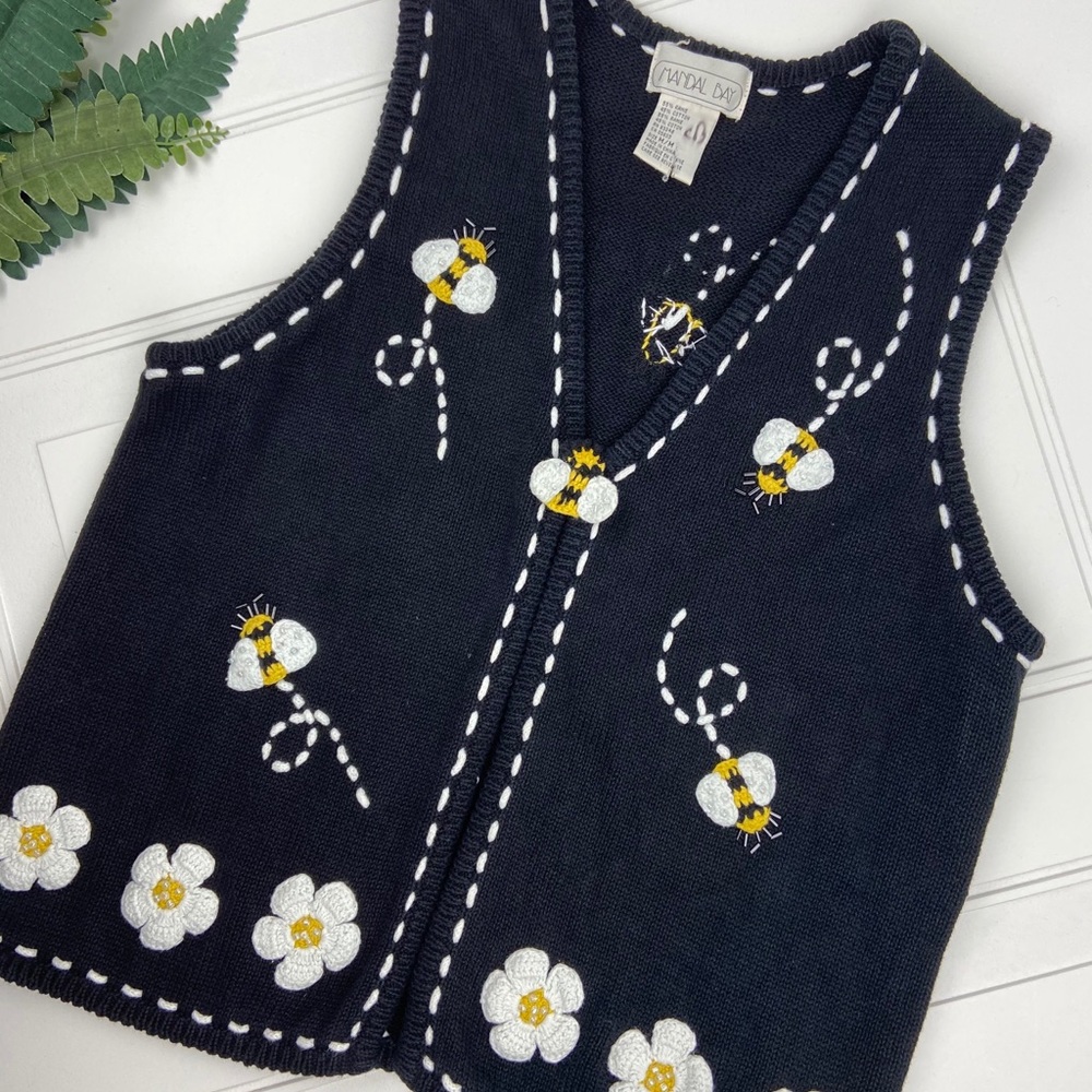 •Mandal Bay• Bees Knit Vest